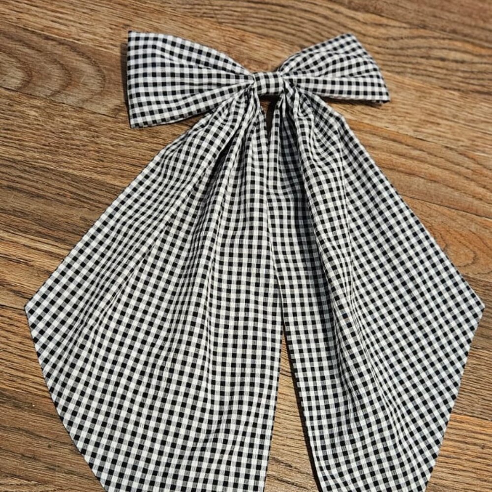 Urban Outfitters Bow Clip - Picture 2 of 3